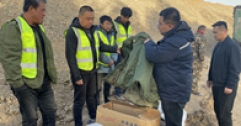 【市城市燃熱集團(tuán)富泰熱力】檢驗(yàn)檢測(cè)公司為派駐到長(zhǎng)輸施工一線的員工送去防寒物資